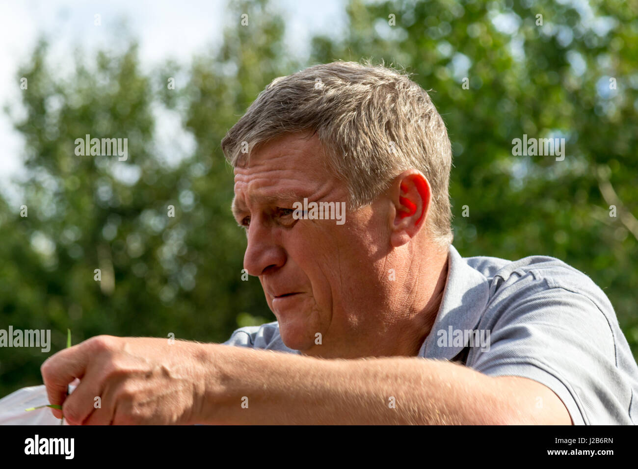 Man in nature hi-res stock photography and images - Alamy