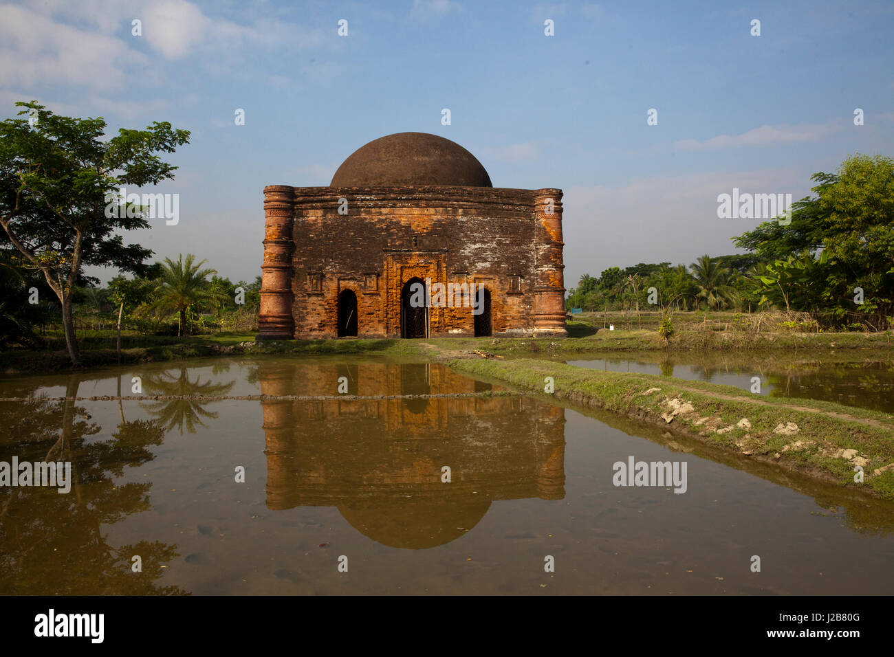 Chunakhola Mosque, located about a mile away to the northwest of the Sixty Dome Mosque at Bagerhat, derives its name from the name of the village Chun Stock Photo