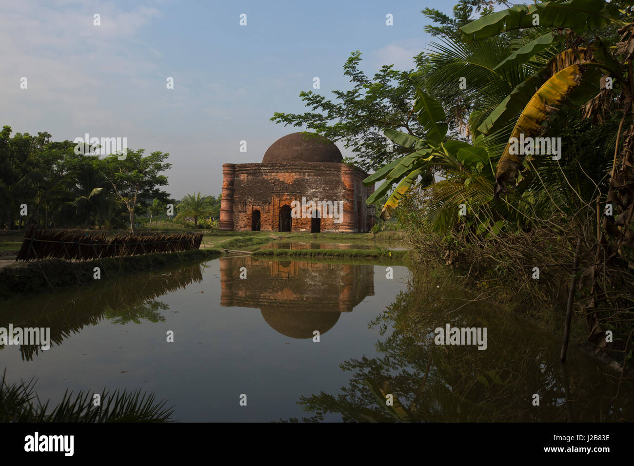 Chunakhola Mosque The single-domed square mosque, located about a mile away to the northwest of the Sixty Dome Mosque at Bagerhat, derives its name fr Stock Photo
