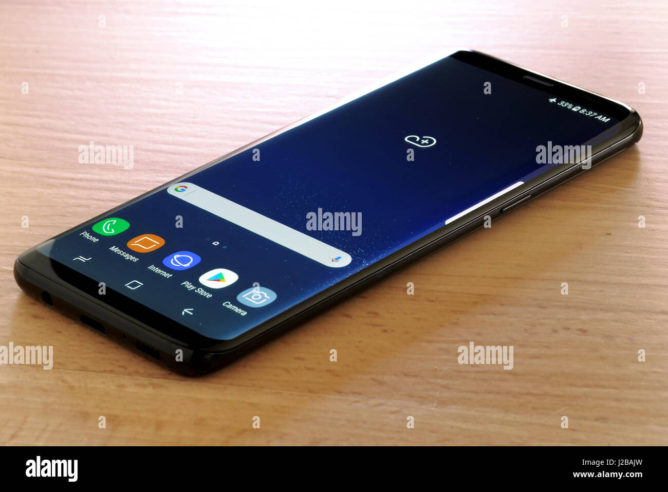 Samsung galaxy s8 hi-res stock photography and images - Alamy