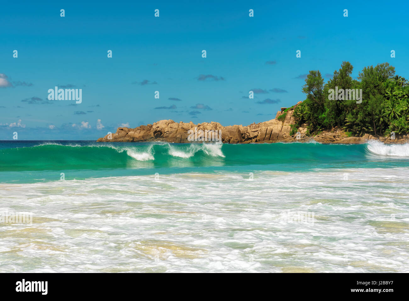Paradise tropical ocean beach in bright sunny day Stock Photo - Alamy