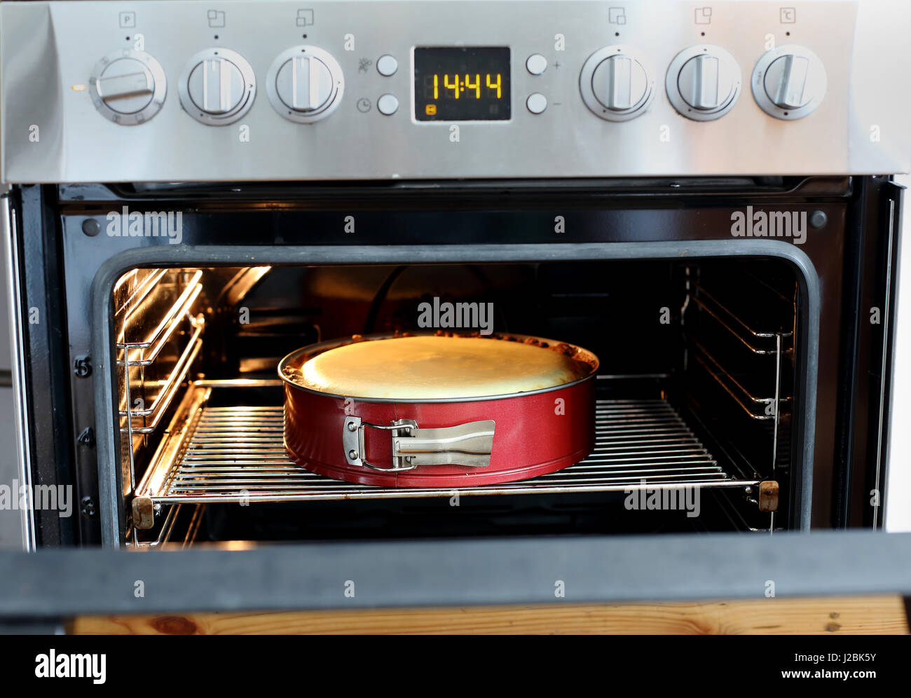 Cake in the oven, baking pie Stock Photo Alamy