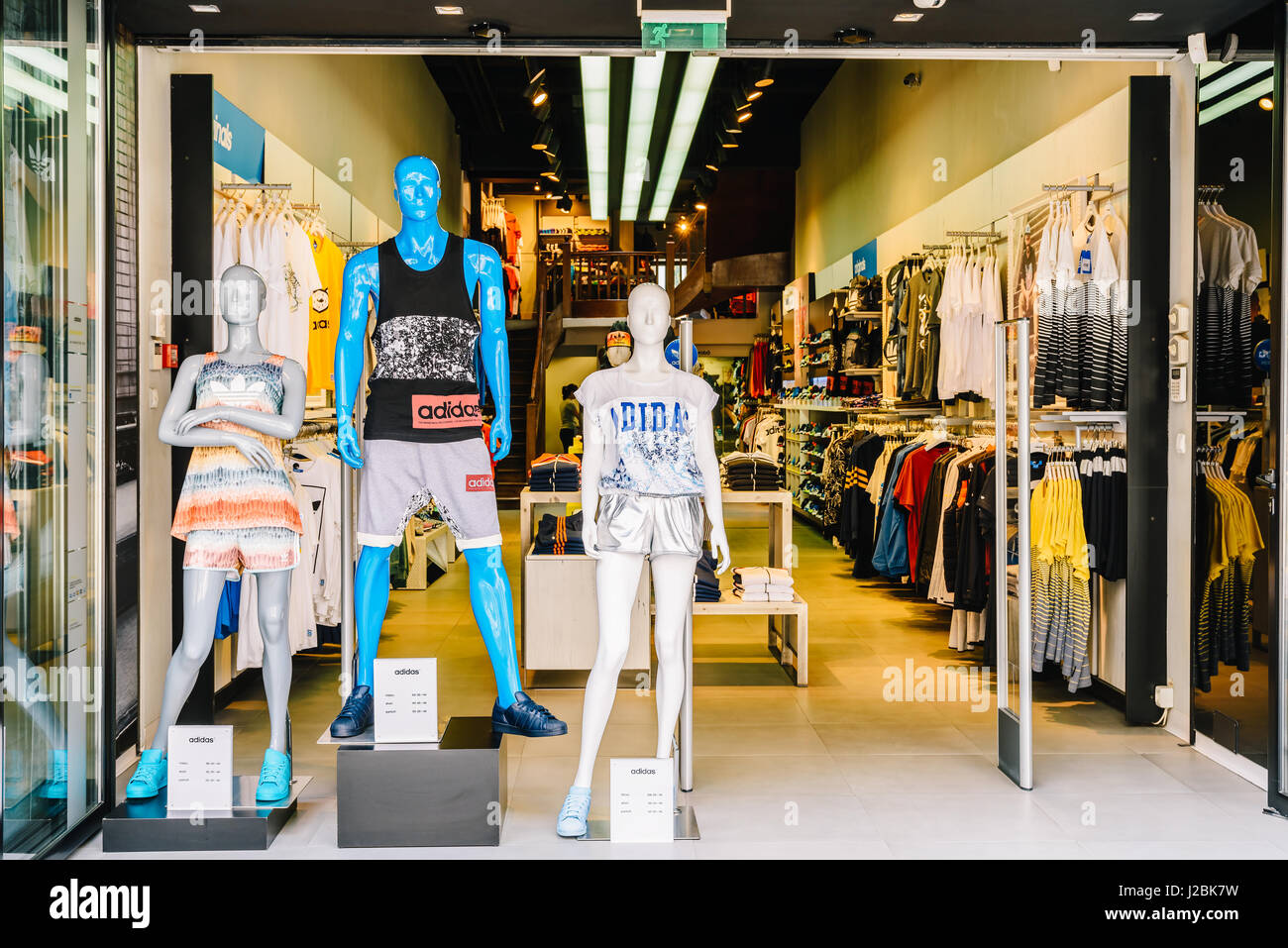 Consignment shop hi-res stock photography and images - Alamy