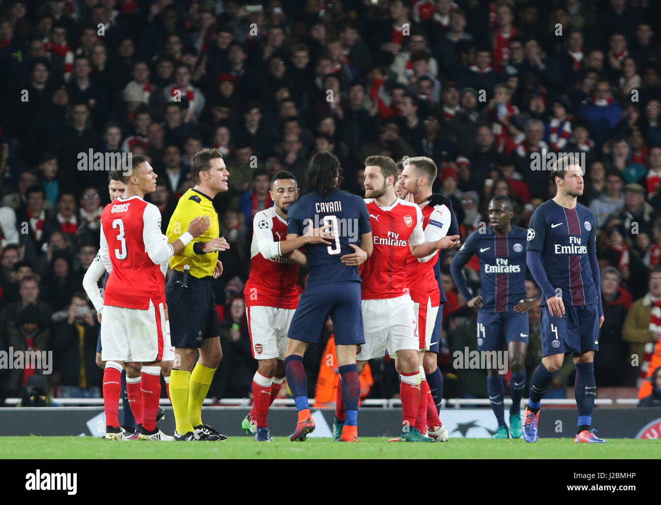 Edinson Cavani of Paris Saint-Germain (9) causes a stir by not giving the ball back during the UEFA Champions League match between Arsenal and Paris Saint-Germain at the Emirates Stadium in London. November 23, 2016. Arron Gent / Telephoto Images EDITORIAL USE ONLY  FA Premier League and Football League images are subject to DataCo Licence see www.football-dataco.com Stock Photo