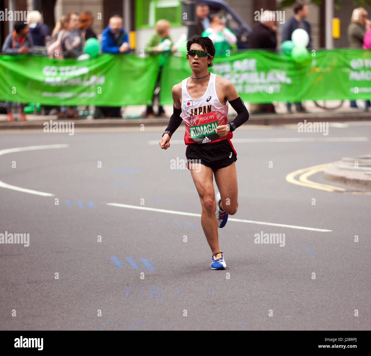 Yutaka Kumagi competing in the 2017 London Marathon. He finished 18th in the World Para Athletic World Cup in a time of 03:02:46 Stock Photo