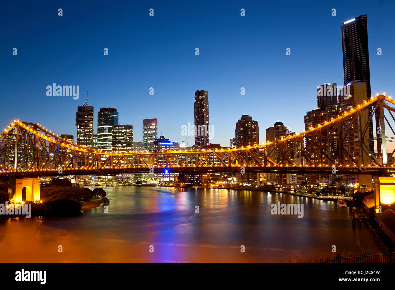 Story Bridge and city skyline along the Brisbane River at dusk, Brisbane, Queensland, Australia Stock Photo