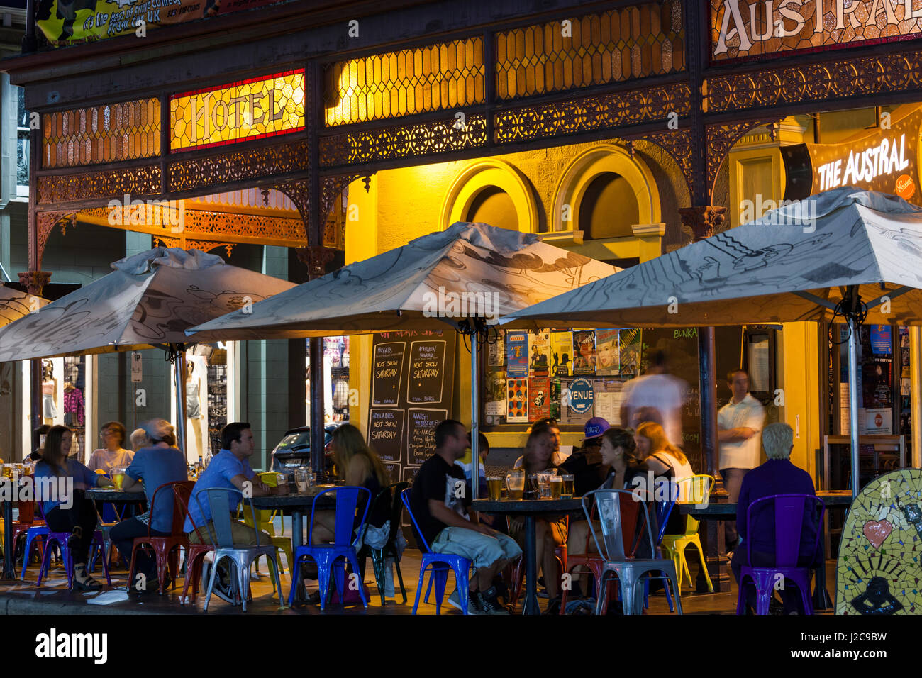 Australia, Adelaide, Rundle Street, outdoor bar at the Hotel Austral