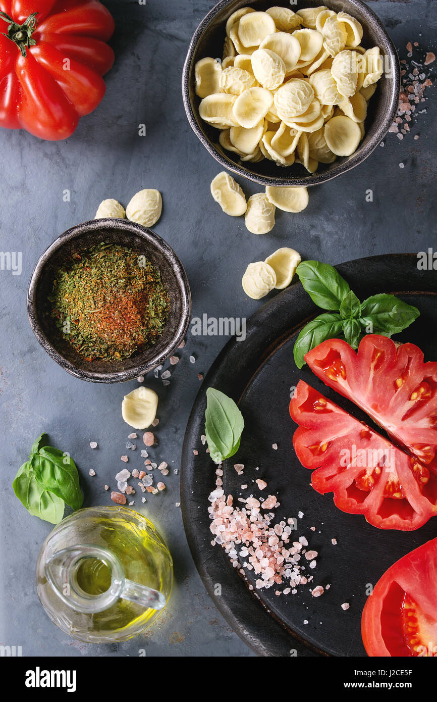 Tomatoes Coeur De Boeuf. Beefsteak tomato Stock Photo - Alamy