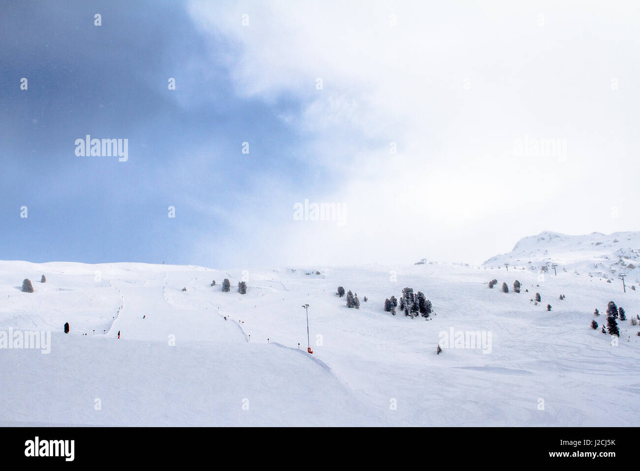 Austria, Tyrol, Jerzens, ski leisure on the Hochzeiger in the Pitztal, ski slope, exit Hochzeiger Stock Photo