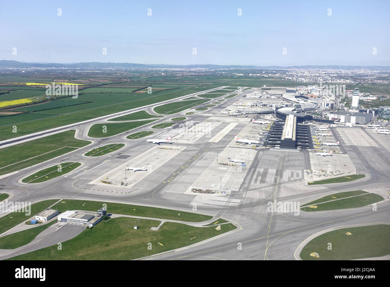 Flughafen wien hi-res stock photography and images - Alamy