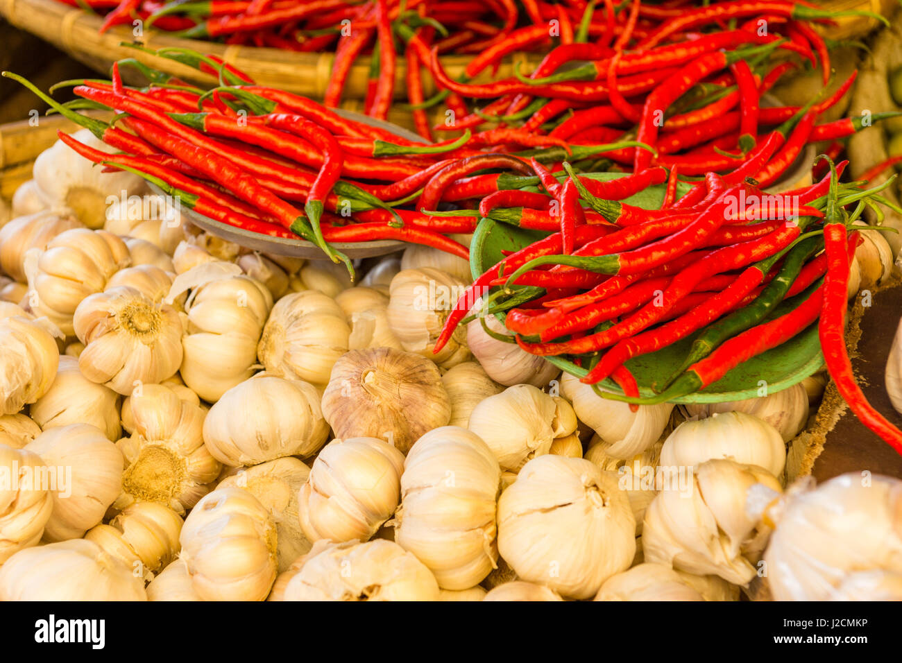 Indonesia, Sulawesi Utara, Kota Bitung, Chilis and garlic in Bitung on Sulawesi Utara Stock Photo