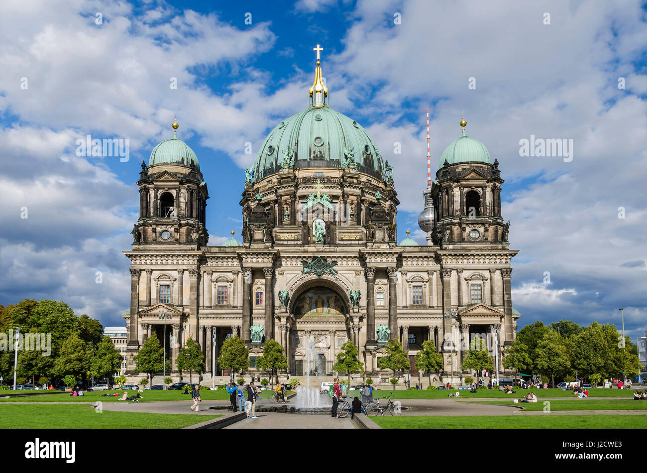 Berlin, Germany -  September 8, 2015: the Berlin Cathedral (in German, 'Berliner Dom'), designed by Julius Carl Raschdorff. People enjoying the warm a Stock Photo