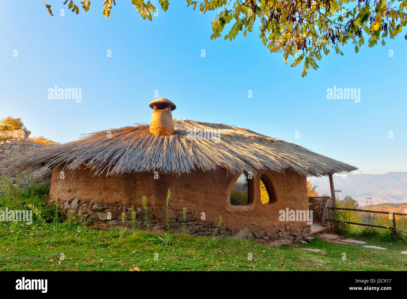 House made by mud and reed Stock Photo - Alamy