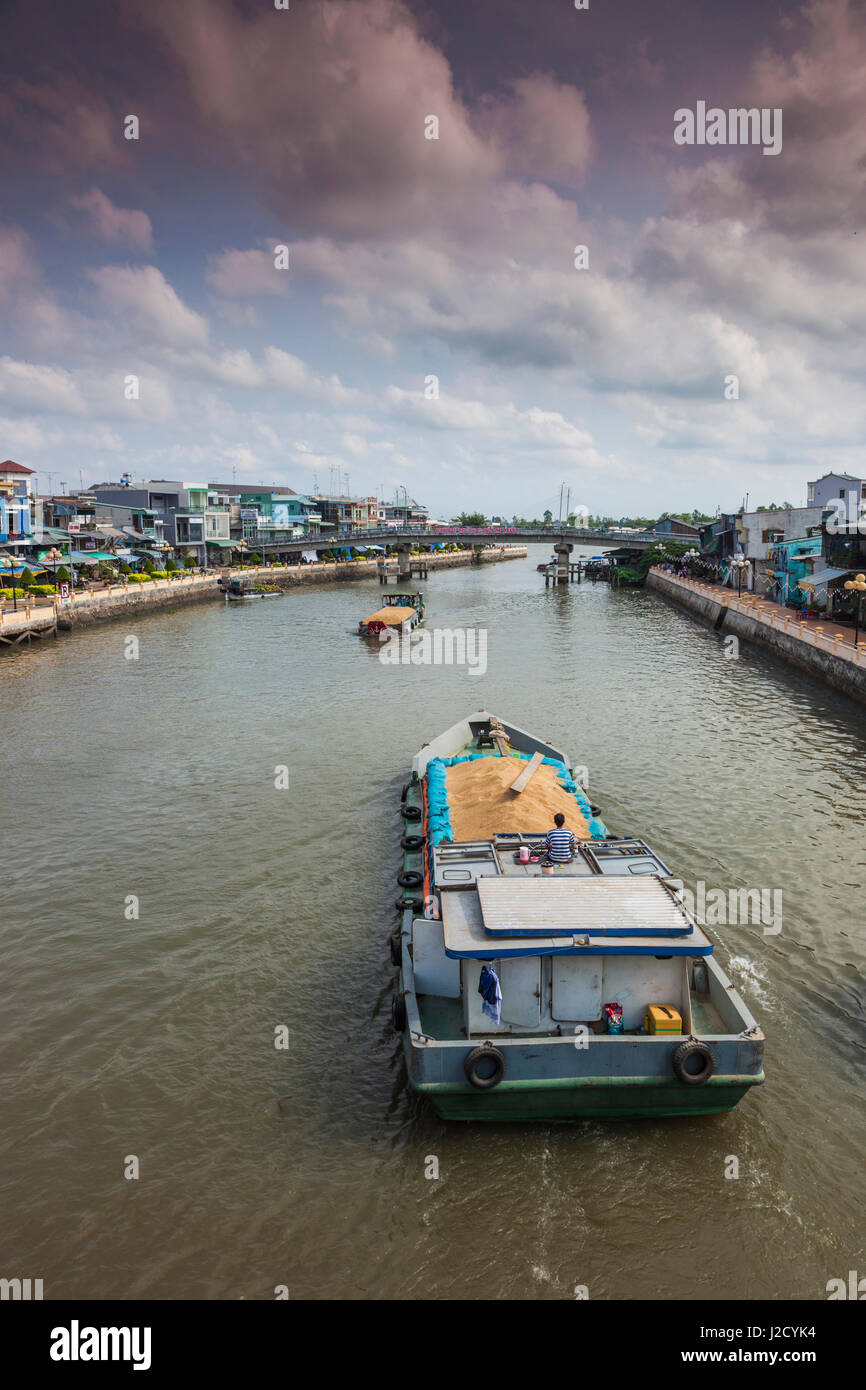 Vietnam, Mekong Delta. Long Xuyen, river traffic Stock Photo - Alamy