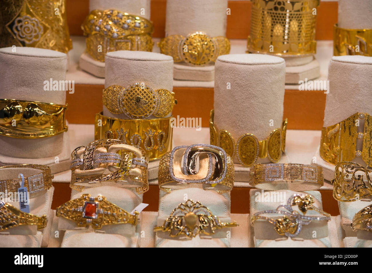 Souk Display United Arab Emirates, Dubai, Deira district, Gold Souk window display ...