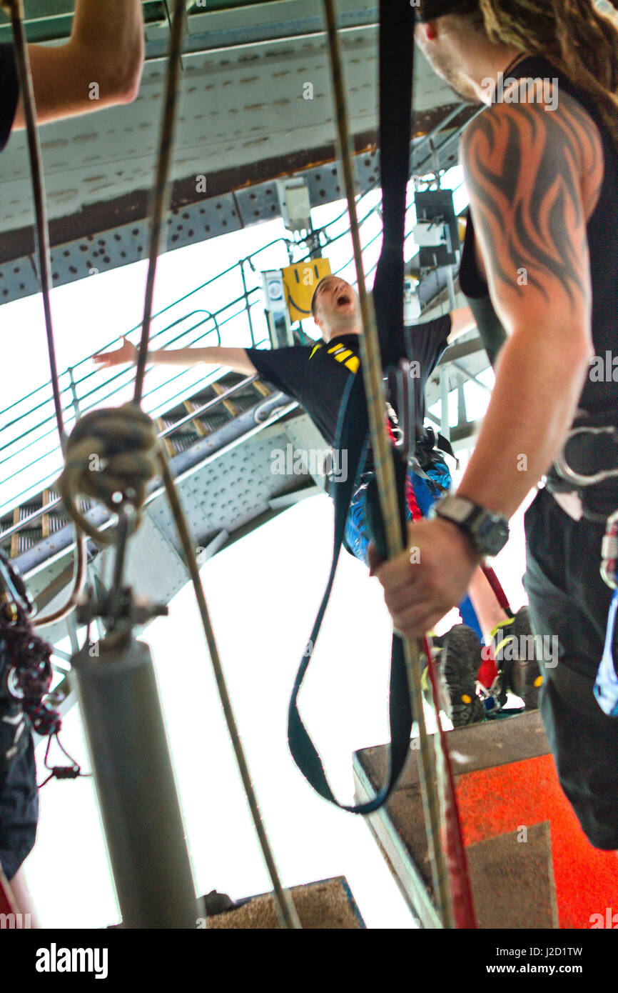 Bungee jump auckland bridge hires stock photography and images Alamy