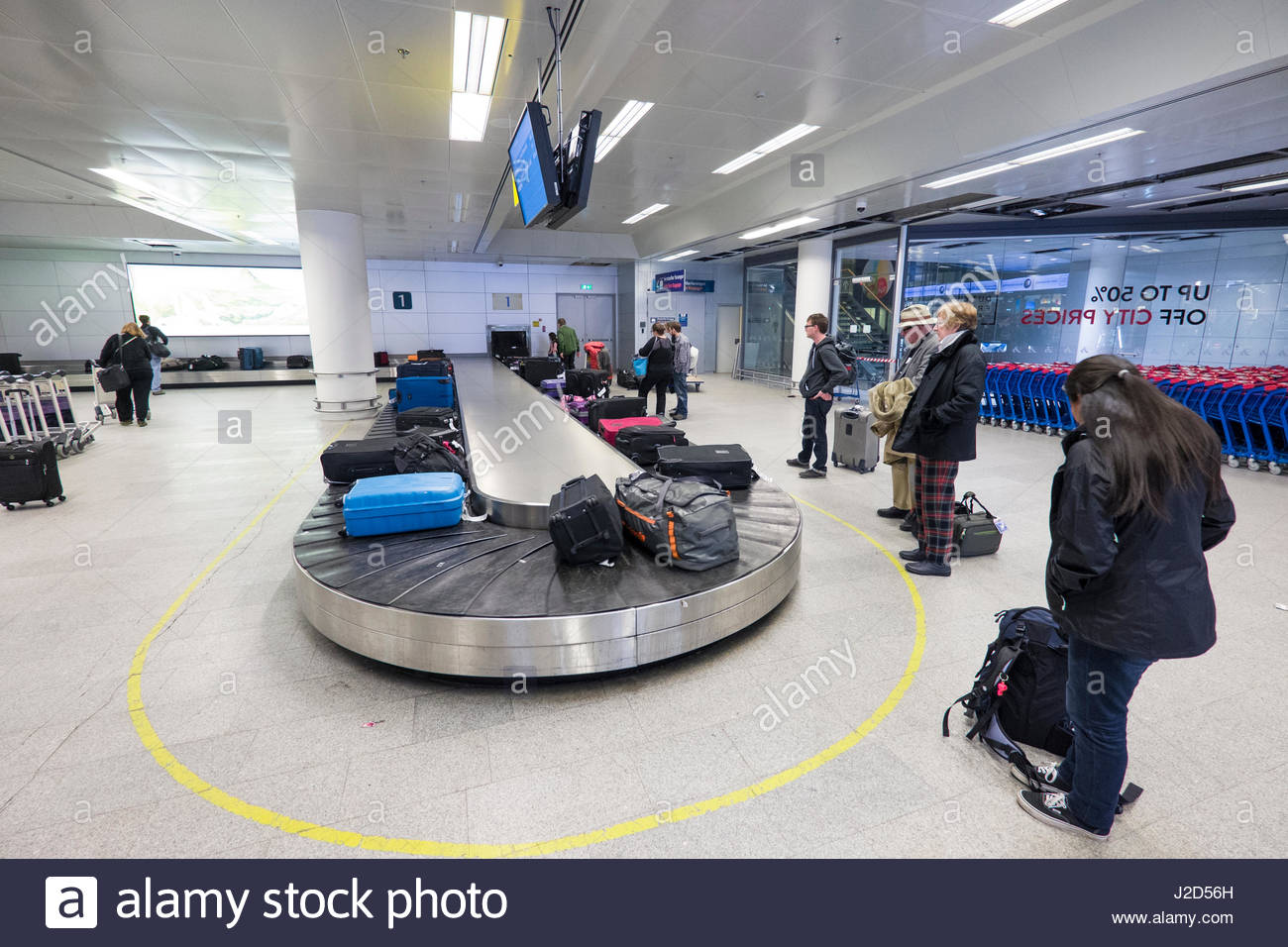 Baggage Carousel Airport Stock Photos & Baggage Carousel Airport Stock Images Alamy