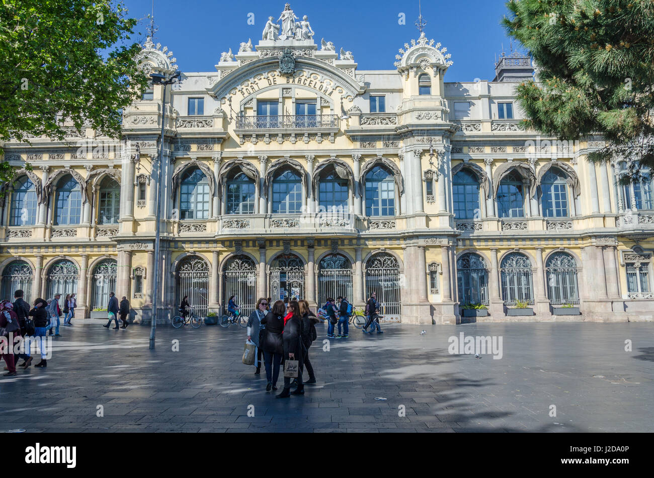 The old customs house at Barcelona Port Stock Photo - Alamy