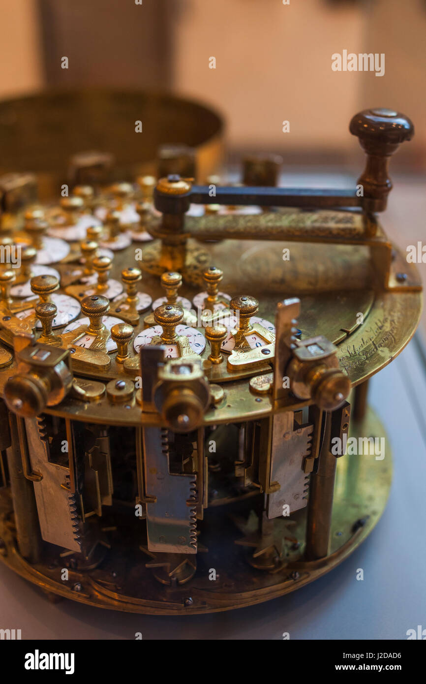 Calculating machine hi-res stock photography and images - Page 2 - Alamy