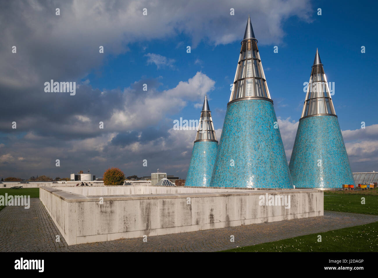 Germany, Nordrhein-Westfalen, Bonn, Museumsmeile, Bundeskunsthalle, museum of technology and art, rooftop towers Stock Photo