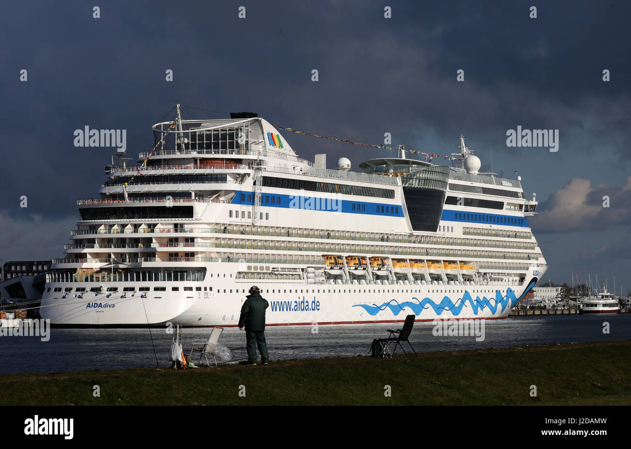 Cruise Ship Passengers Leave Stock Photos Cruise Ship