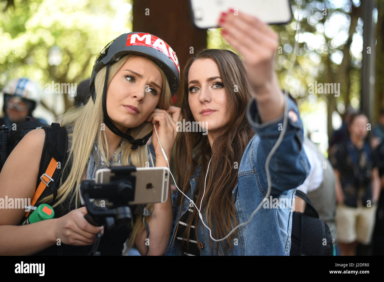 Berkeley, California, USA. 27th Apr, 2017. Alt-right videocasters ...