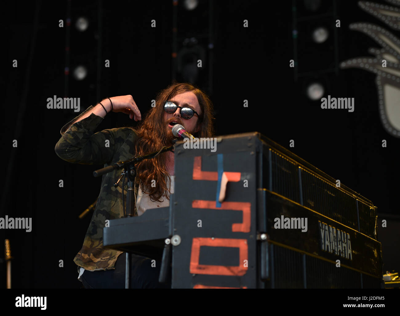 Portsmouth, VIRGINIA, USA. 26th Apr, 2017. J. RODDY WALSTON AND THE BUSINESS, american rock band gets the crowd started at the .to THE PORTSMOUTH PAVILION in PORTSMOUTH, VIRGINIA on 26 APRIL 2017. © Jeff Moore 2017 Credit: Jeff Moore/ZUMA Wire/Alamy Live News Stock Photo