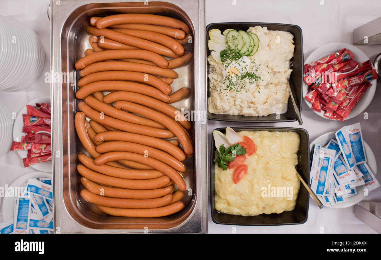 Hanover, Germany. 28th Apr, 2017. The classic dish of all general meetings in Germany, sausages and potato salad, at the Continental AG general meeting in the Congress Centre of Hanover in Hanover, Germany, 28 April 2017. Photo: Julian Stratenschulte/dpa/Alamy Live News Stock Photo