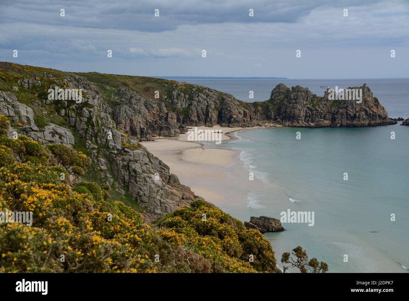 Treen, Cornwall, UK. 28th April 2017. UK Weather. A hot afternoon on Pednvounder and Porthcurno beaches, ahead of the bank holiday weekend. Credit: cwallpix/Alamy Live News Stock Photo