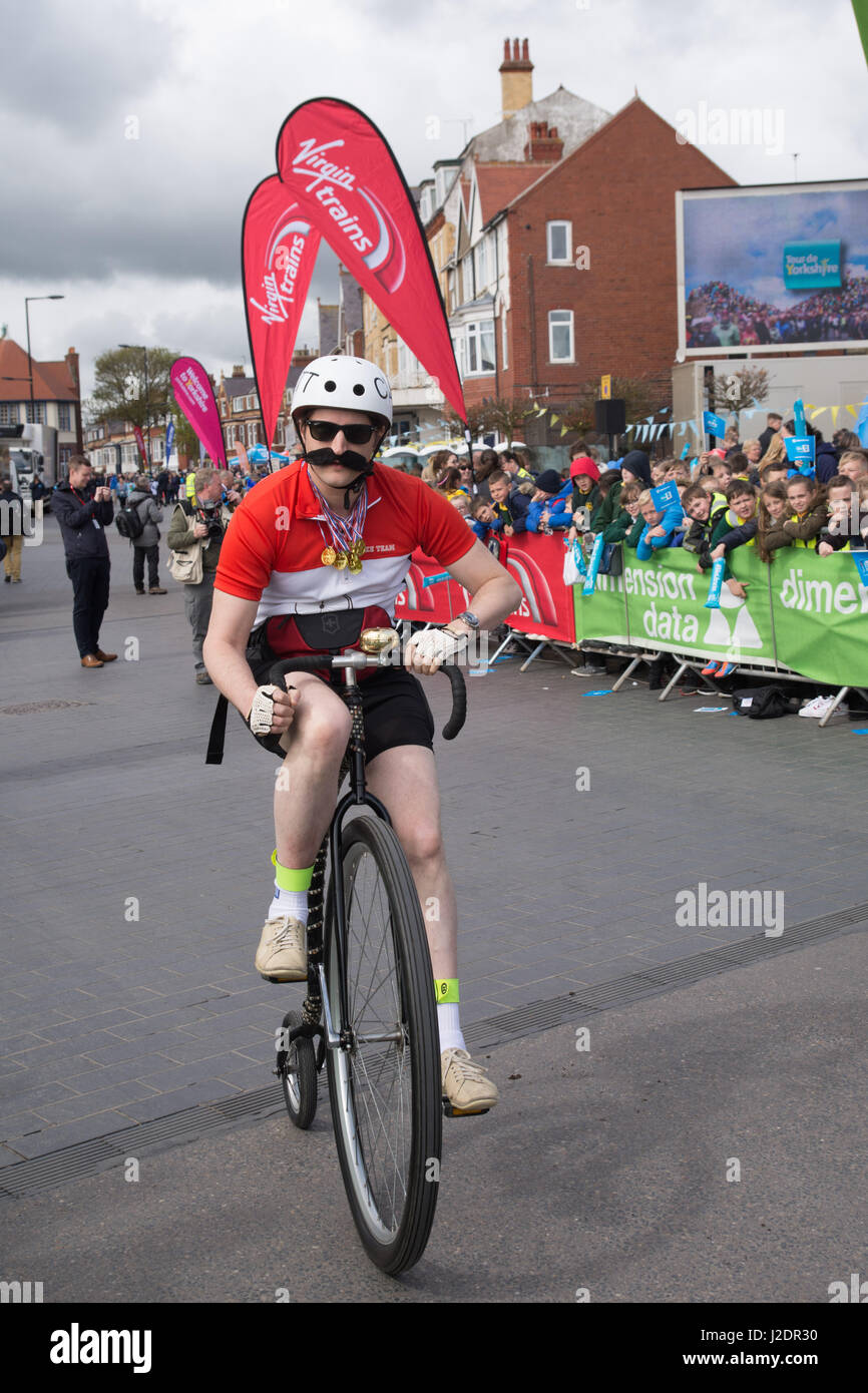 Bridlington, UK. 28th Apr, 2017. A cycling entertains the crowd on a Penny Farthing in Bridlington Credit: Richard Smith/Alamy Live News Stock Photo