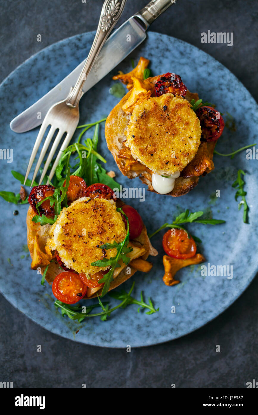 Baked goat cheese on sourdough bread with chanterelle mushrooms and