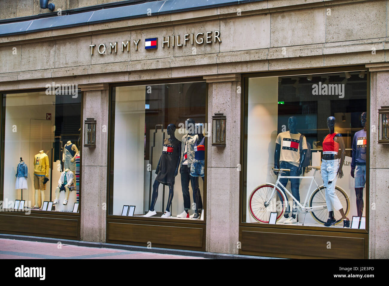 Exterior of a Tommy Hilfiger chain store at the shopping street  Schadowstraße in downtown Düsseldorf, Germany Stock Photo - Alamy