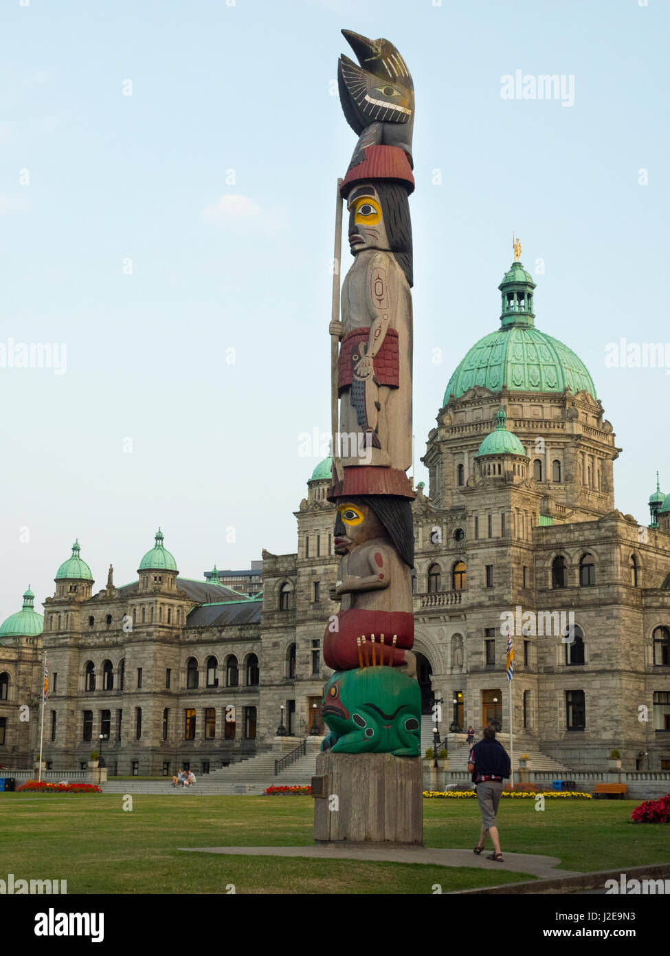 Canada, British Columbia, Victoria, Knowledge Totem, carved by master carver Cicero August and his sons Derrell and Doug August Stock Photo