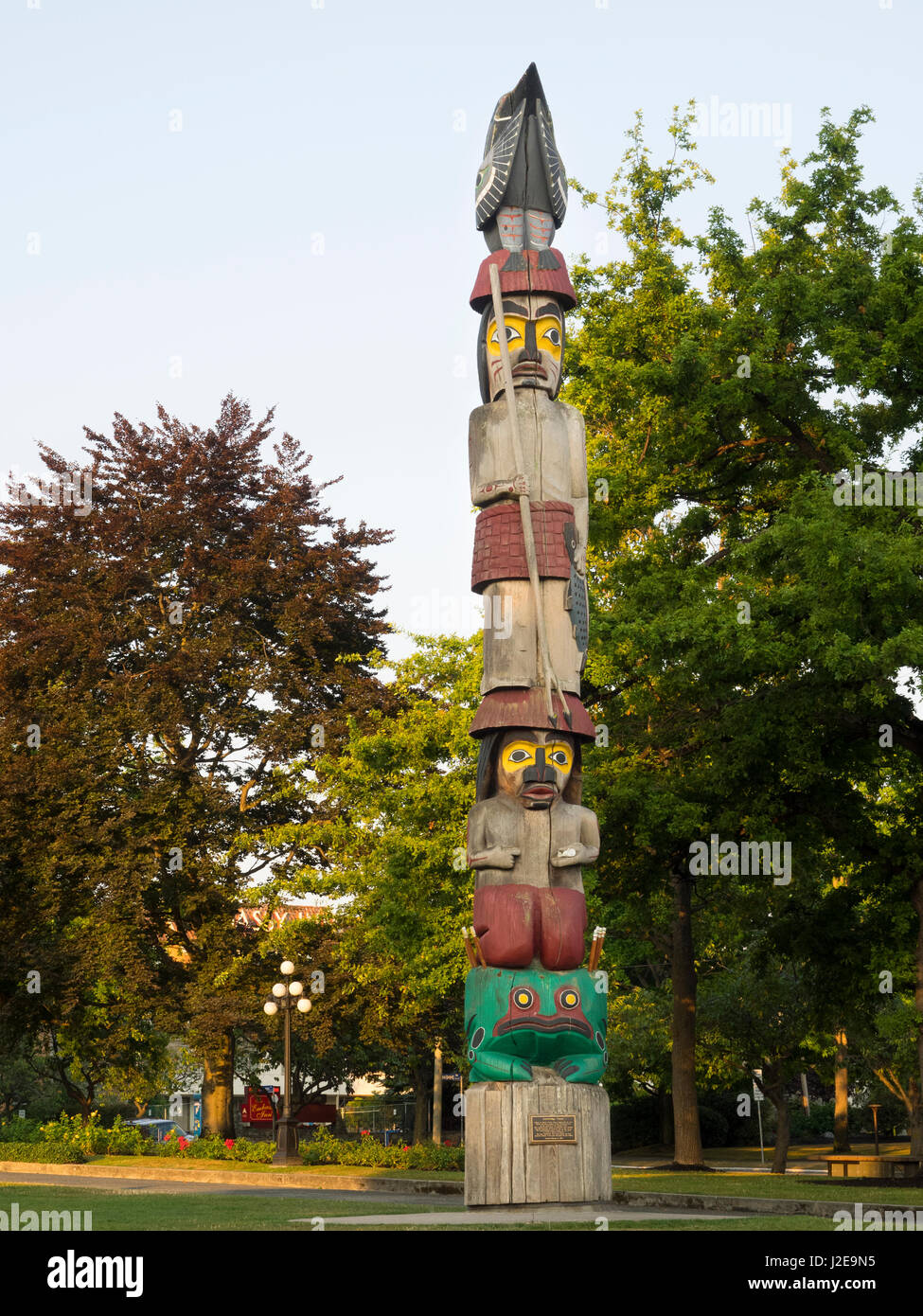 Canada, British Columbia, Victoria, Knowledge Totem, carved by master carver Cicero August and his sons Derrell and Doug August Stock Photo