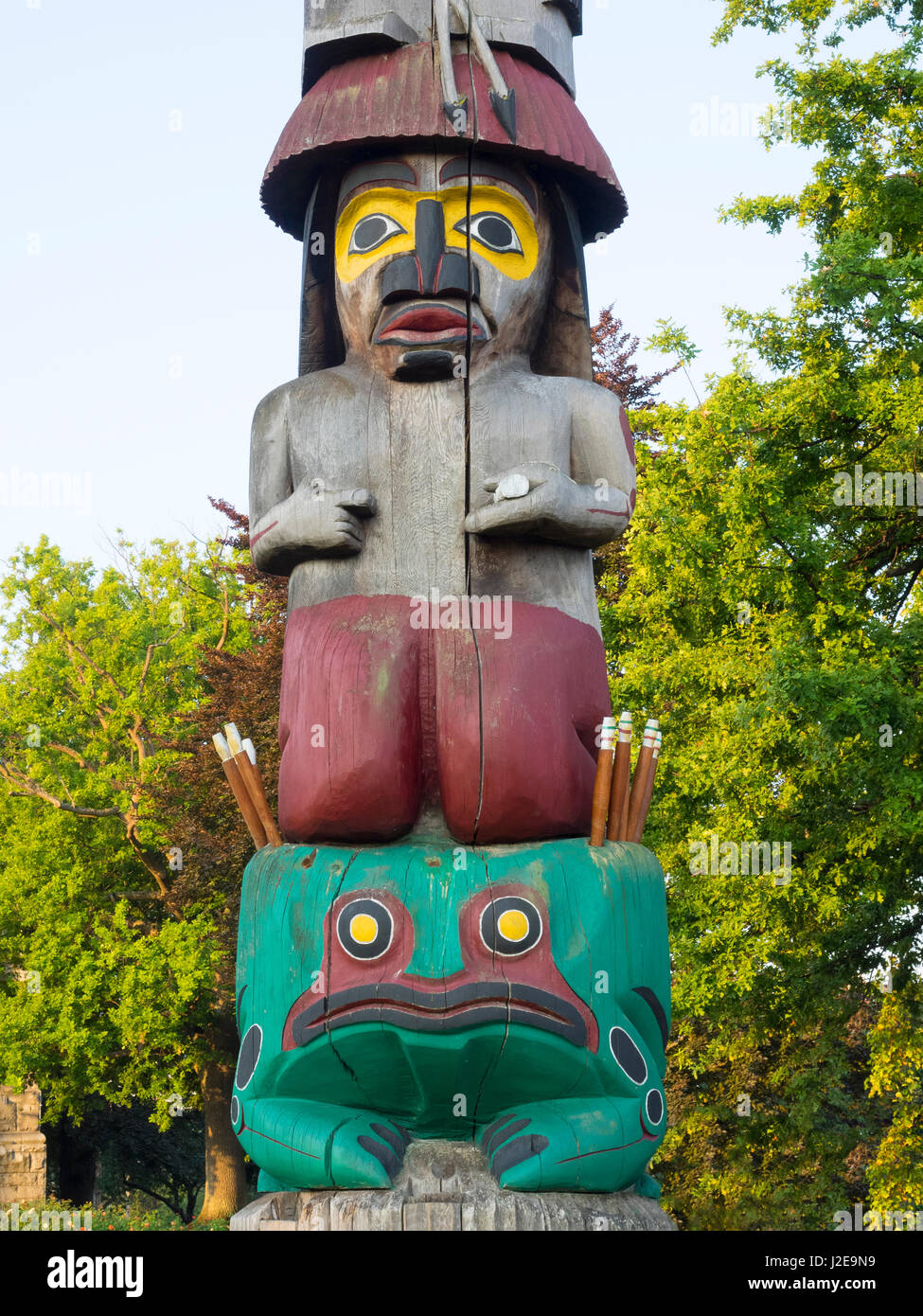 Canada, British Columbia, Victoria, Knowledge Totem detail, carved by master carver Cicero August and his sons Derrell and Doug August Stock Photo
