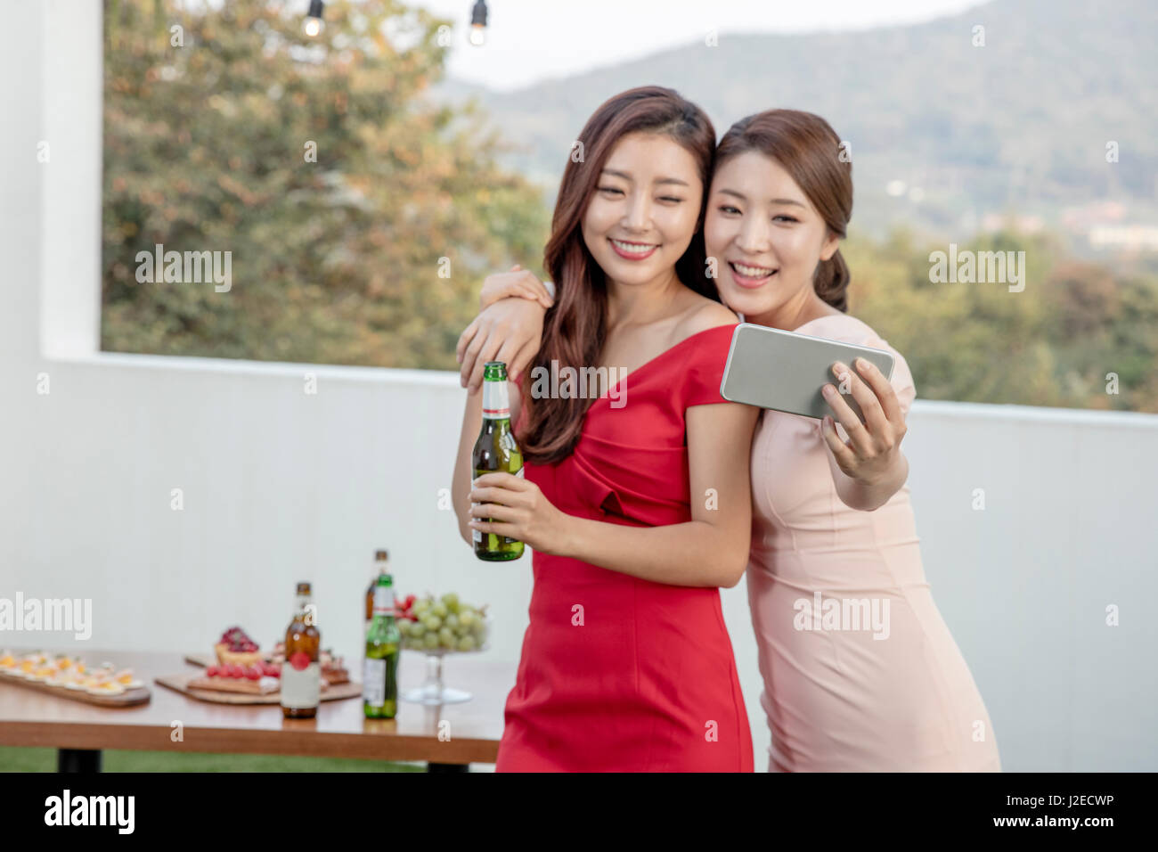 Two women posing selfie hi-res stock photography and images - Alamy