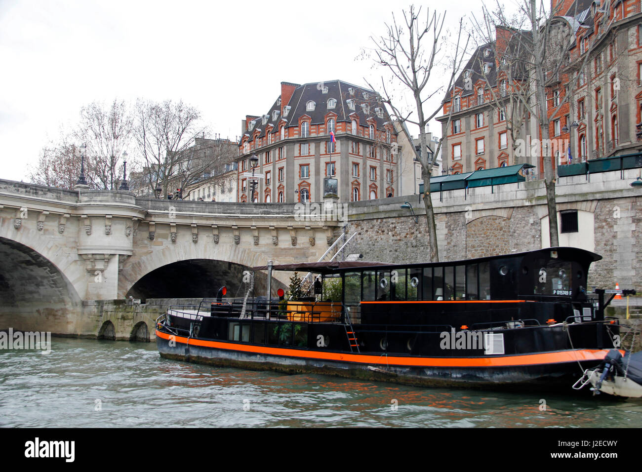 France, Paris. Houseboat on the Seine River near Pont Neuf Stock Photo