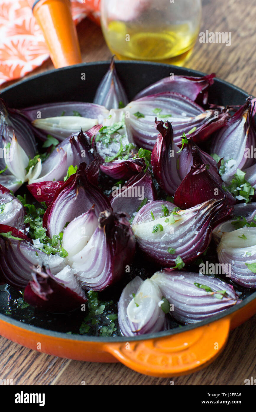 Cooking sliced onions in oil hi-res stock photography and images - Alamy
