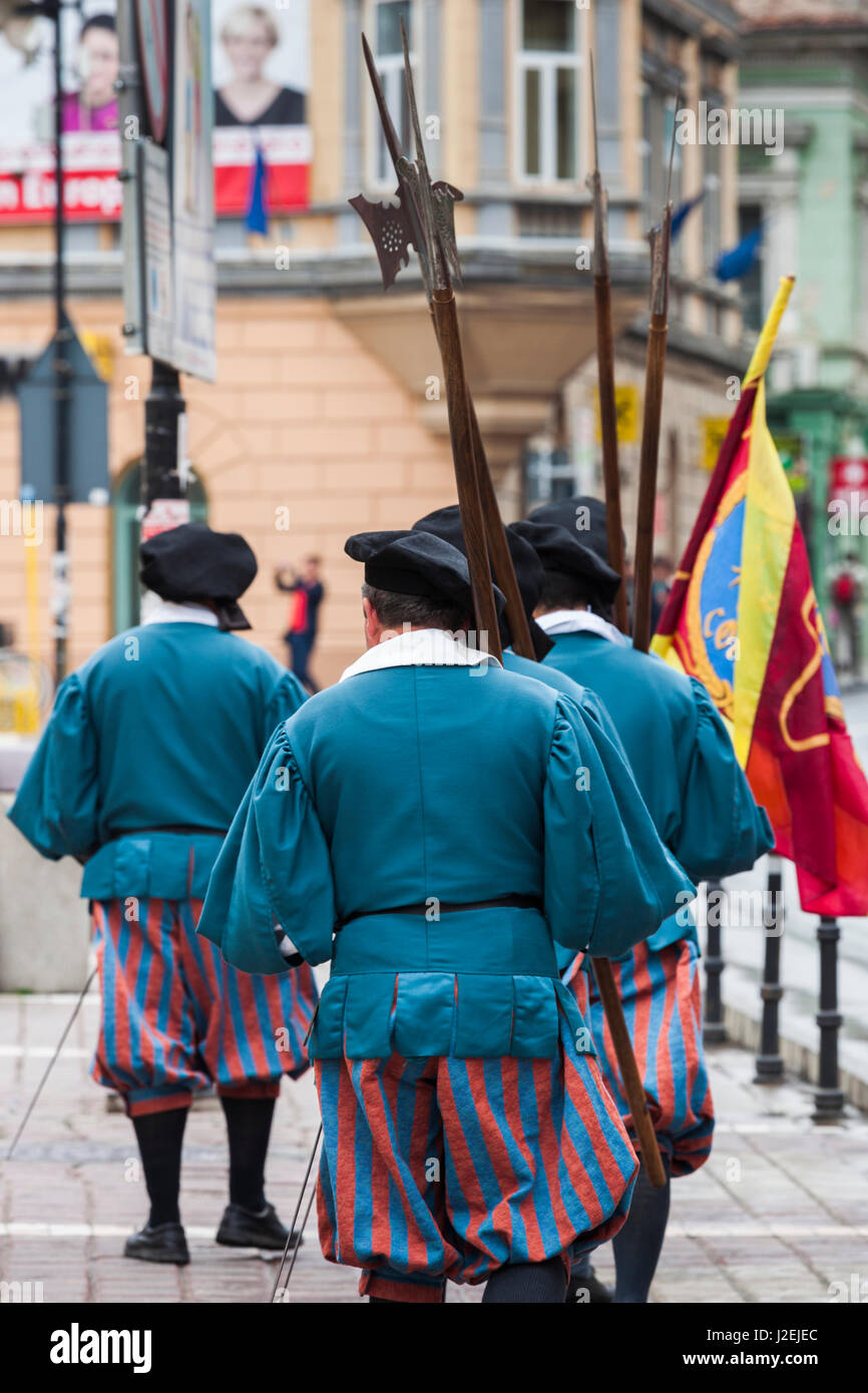 Romania, Transylvania, Brasov, Piata Sfatului Square, men dressed like medieval soldiers Stock Photo