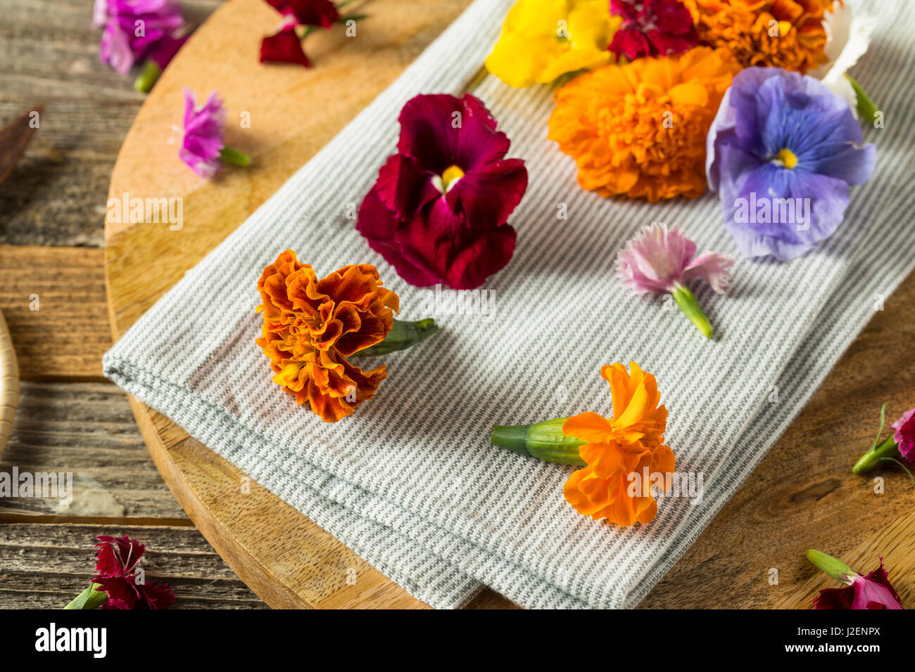15,276 Salad Edible Flowers Images, Stock Photos, 3D objects