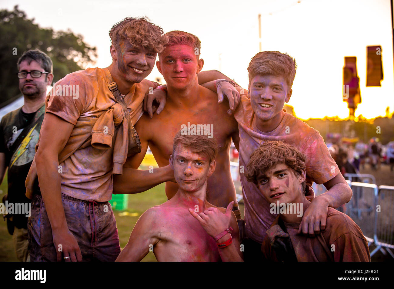 Robin Hill Country Park, Isle of Wight, United Kingdom. 11 September 2016. Bulmers Cider Colour Run paint fight at Bestival Music Festival 2016. © Will Bailey / Alamy Stock Photo