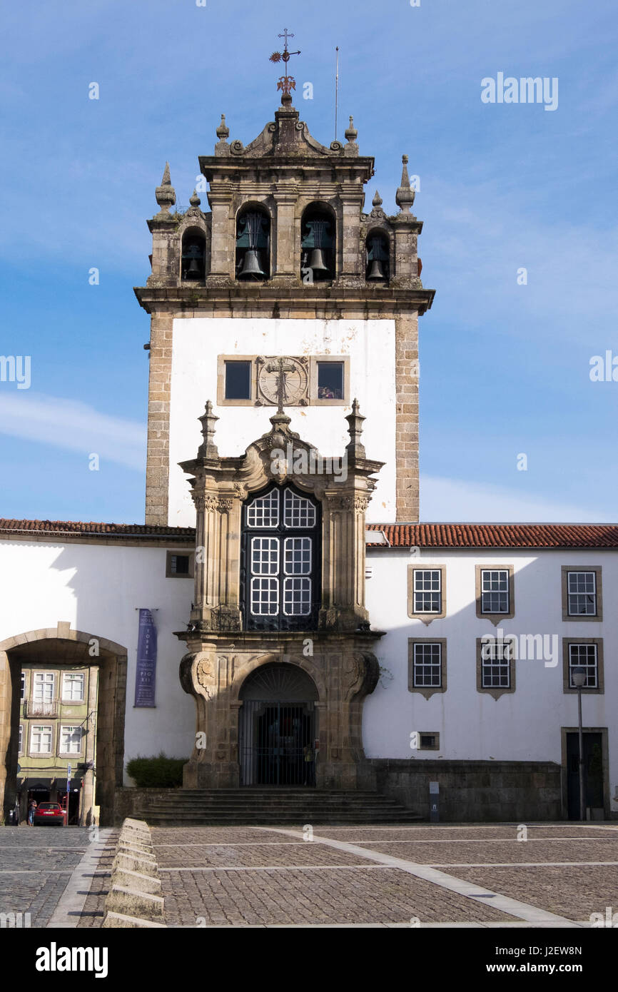 Portugal, Brag, City Square with church. Statue Stock Photo - Alamy