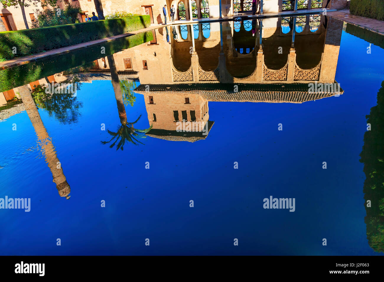 Alhambra, Courtyard. El Partal pool reflection, Granada, Andalusia ...