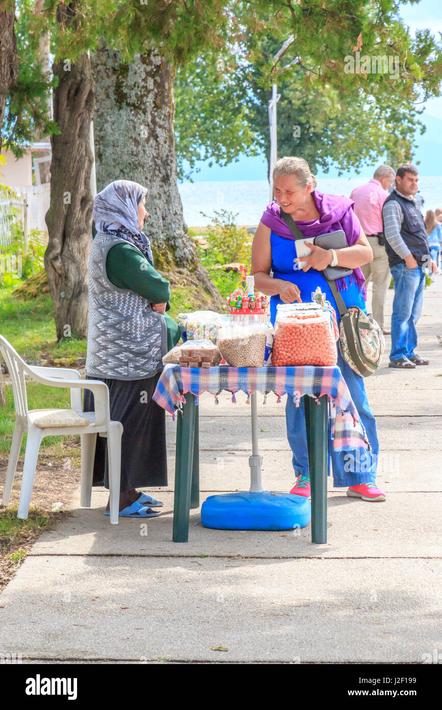 Macedonia, Lake Ohrid, Struga, lying on the shore of Lake Ohrid. The town is the seat of Struga Municipality. Vendor at waterfront. (Editorial Use Only) Stock Photo