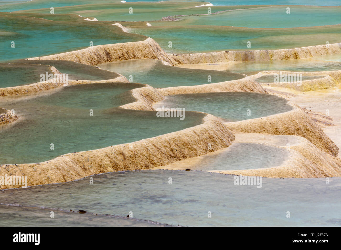 Limestone deposits in the Min river Stock Photo