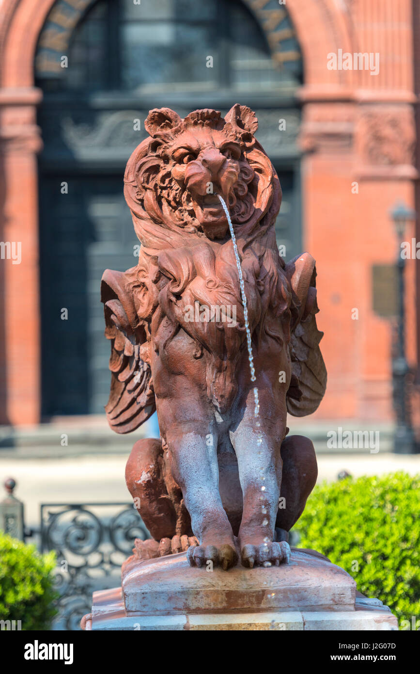 USA, Savannah, Free Mason's Hall, cotton exchange, fountain