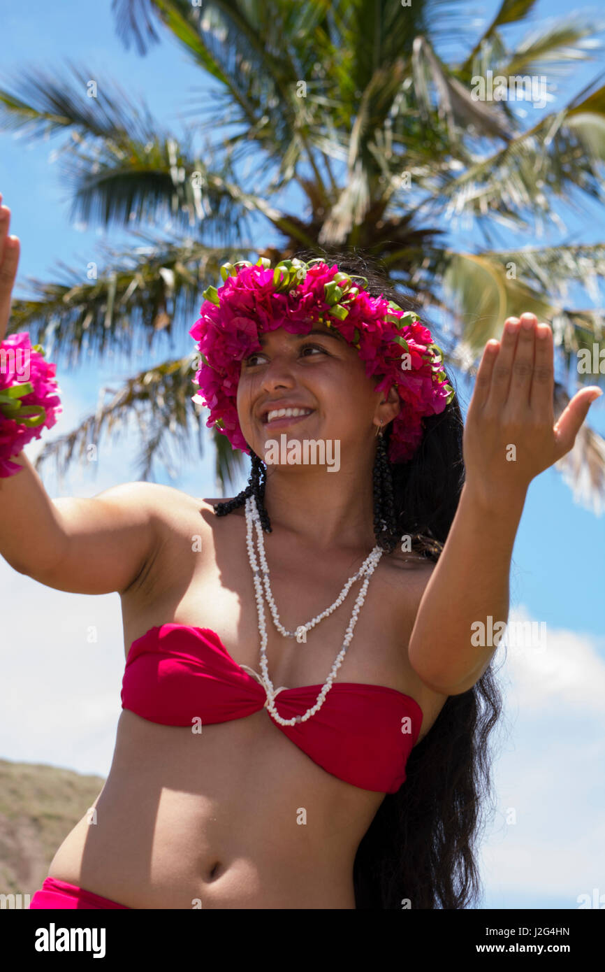 Easter Island aka Rapa Nui, Rapa Nui National Park, UNESCO World Heritage Site. Anakena historical site, traditional Polynesian folkloric show. Female dancer in pink. Stock Photo