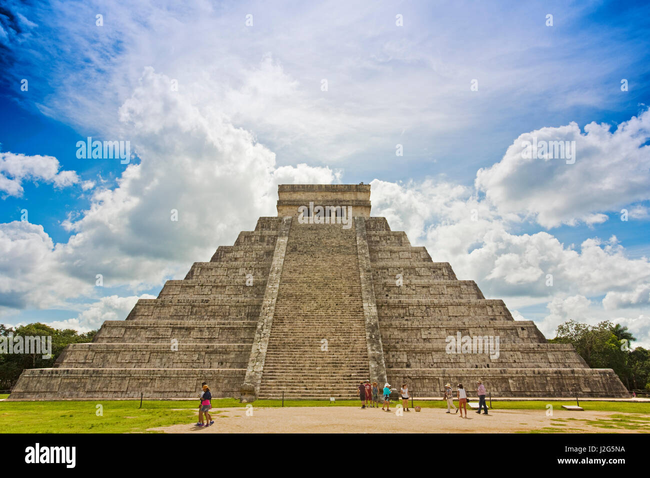 Mexico, Chichen Itza. The north side and main stairway of the Main Pyramid. Stock Photo