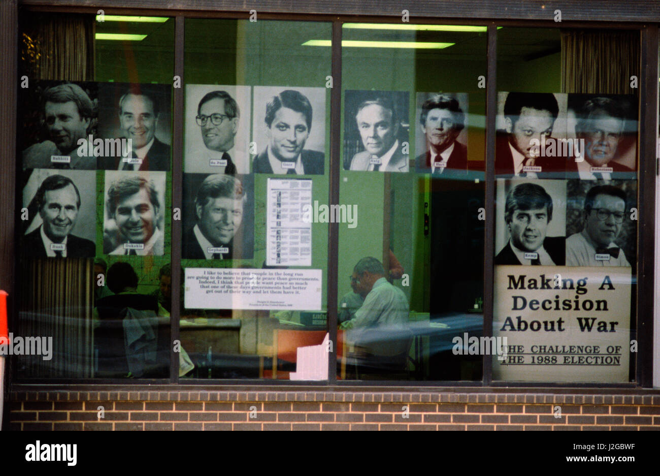 store-window-with-pictures-of-all-of-the-iowa-caucus-candidates-in-J2GBWF.jpg