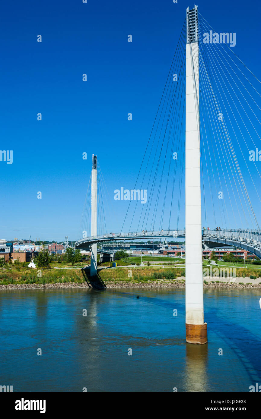 Bob Kerrey Pedestrian Bridge crossing the Missouri River from Nebraska to Iowa, Omaha, Nebraska, USA Stock Photo